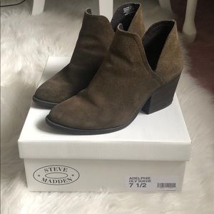 LIKE NEW Steve Madden Adelphie Suede Booties